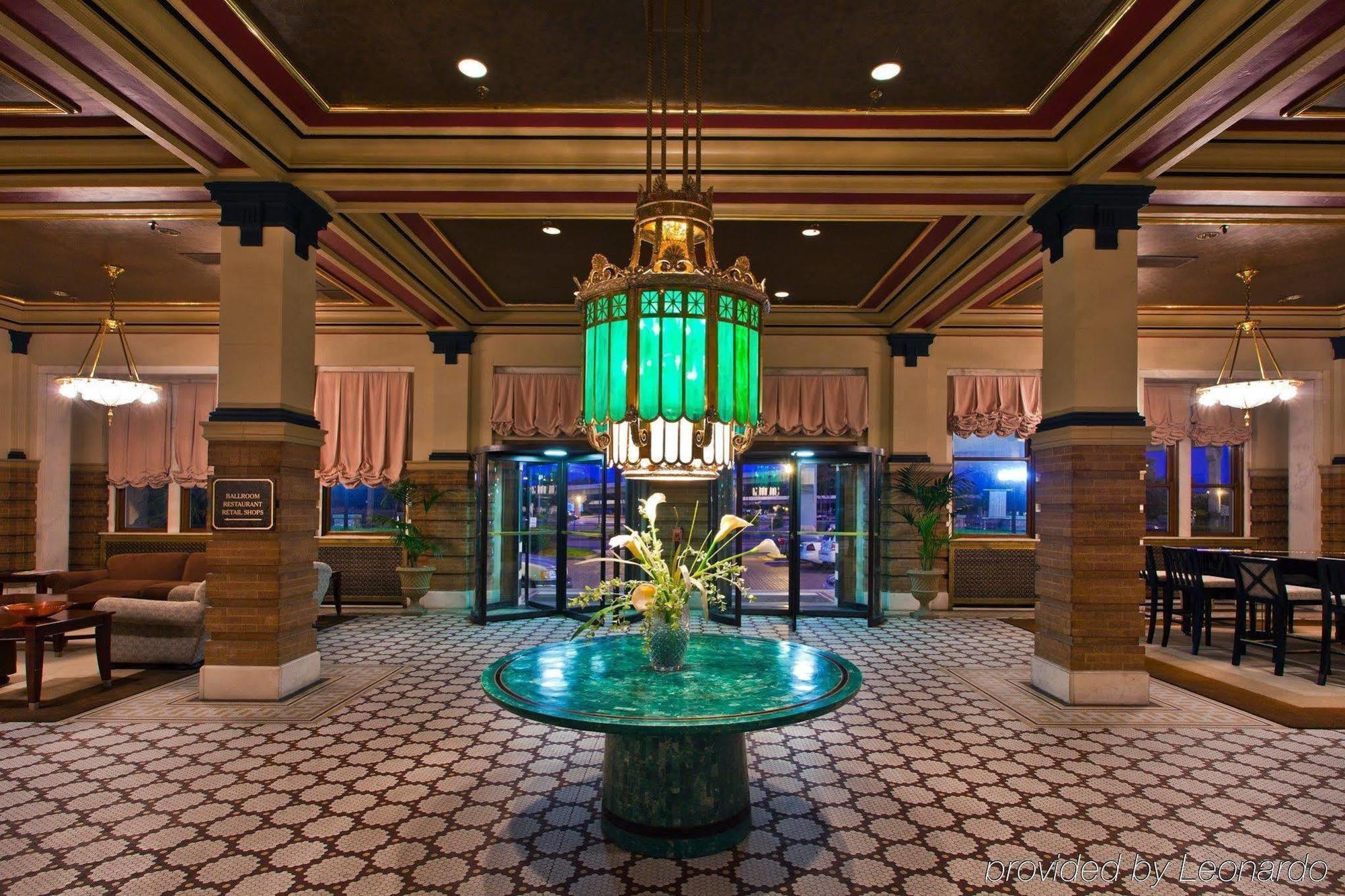 Crowne Plaza Pensacola Grand Hotel Interior photo